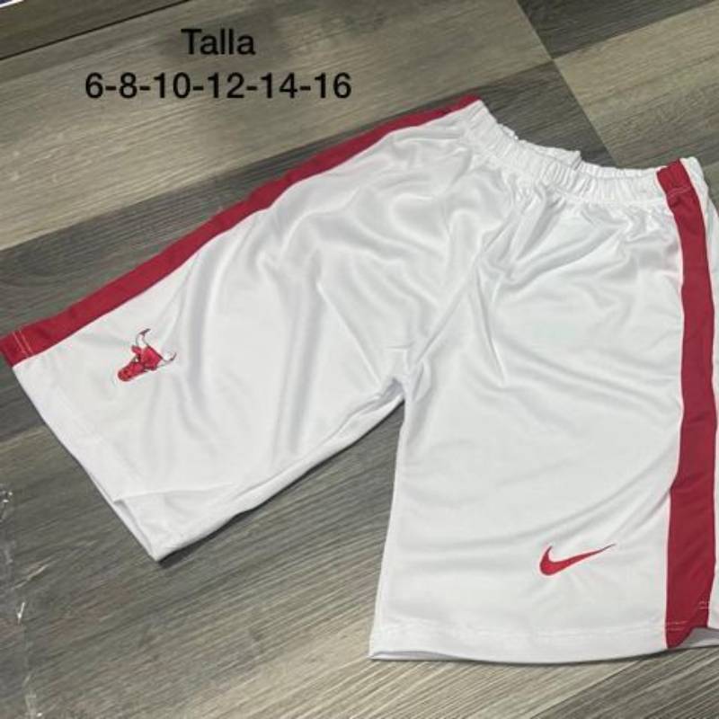 Uniforme deportivo bulls blanco