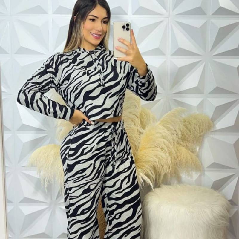 Conjunto deportivo animal print