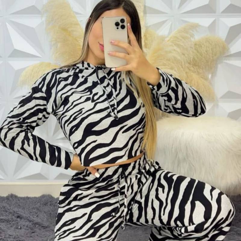 Conjunto deportivo animal print