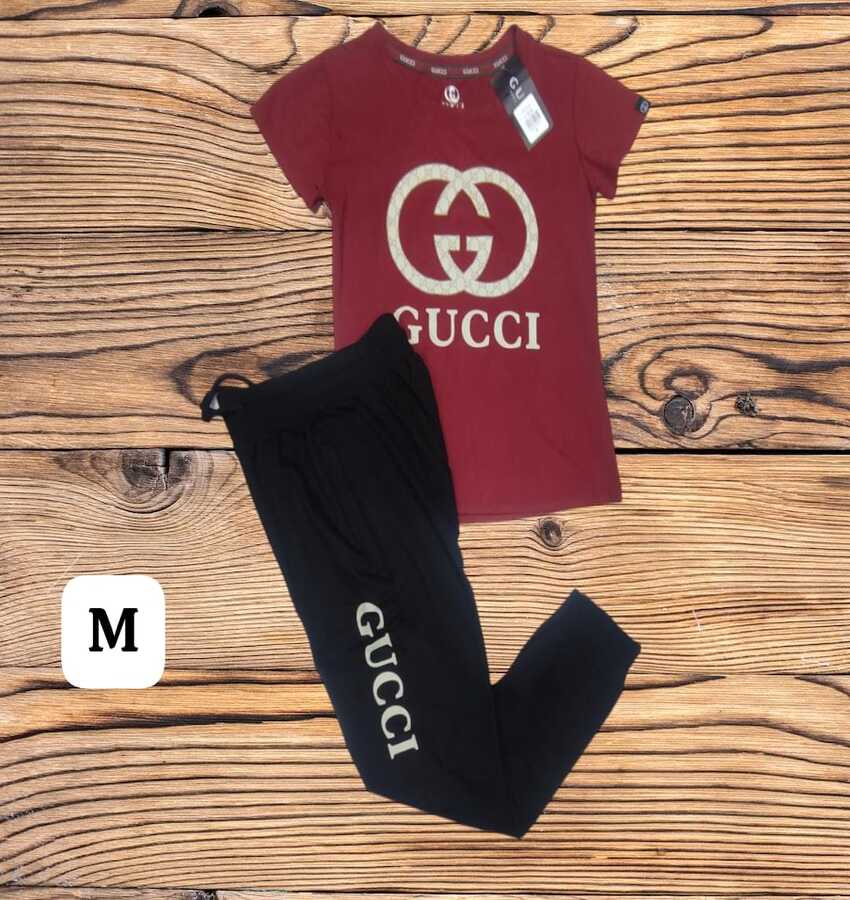 Conjunto deportivo de sudadera negra