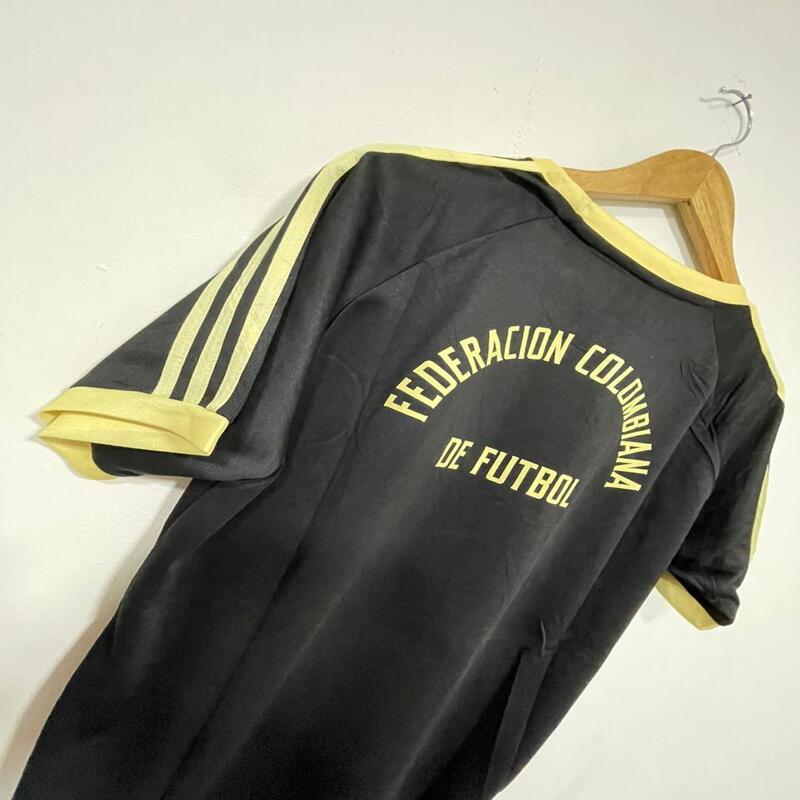 Camisa deportiva Selección Colombia negra