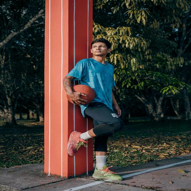 CÓMO COMBINAR TU CONJUNTO DEPORTIVO CON ESTILO URBANO (SPORT STREETWEAR)