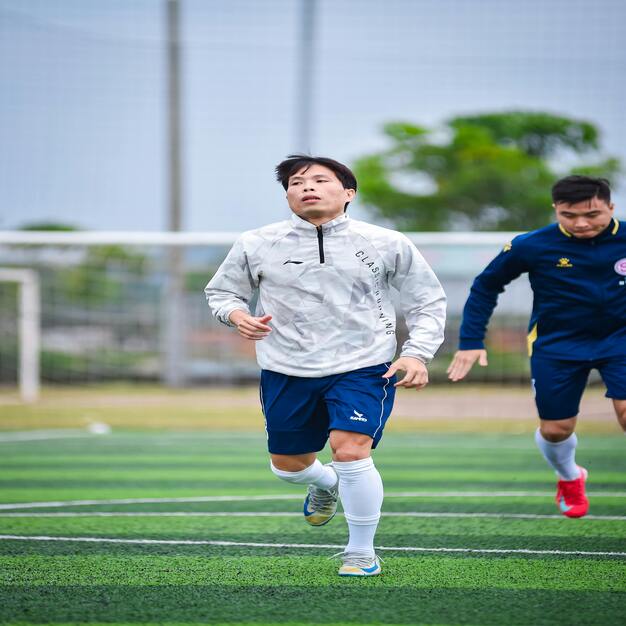 ROPA DEPORTIVA TÉRMICA: QUÉ ES, CÓMO FUNCIONA Y CUÁNDO USARLA EN DICIEMBRE