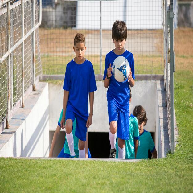 UNIFORME DEPORTIVO DE FÚTBOL: DIFERENCIAS ENTRE MODELOS PARA ENTRENAMIENTO Y COMPETICIÓN