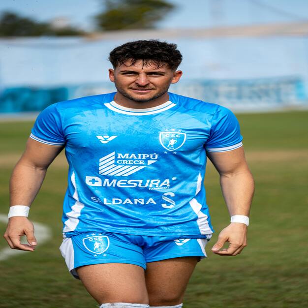 UNIFORME DEPORTIVO PARA FÚTBOL EN CÉSPED SINTÉTICO: QUÉ DEBES TENER EN CUENTA